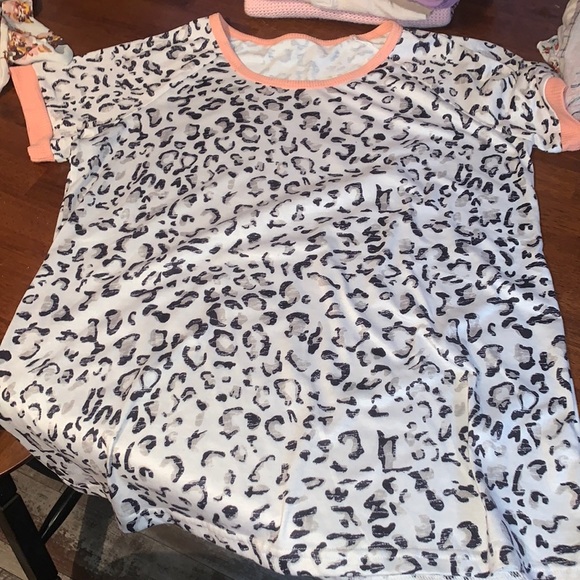 unbranded Tops - 5/$25 Fun print T